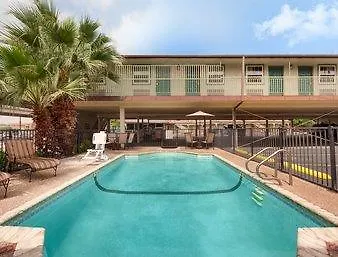 Days Inn By Wyndham Austin/University/Downtown 