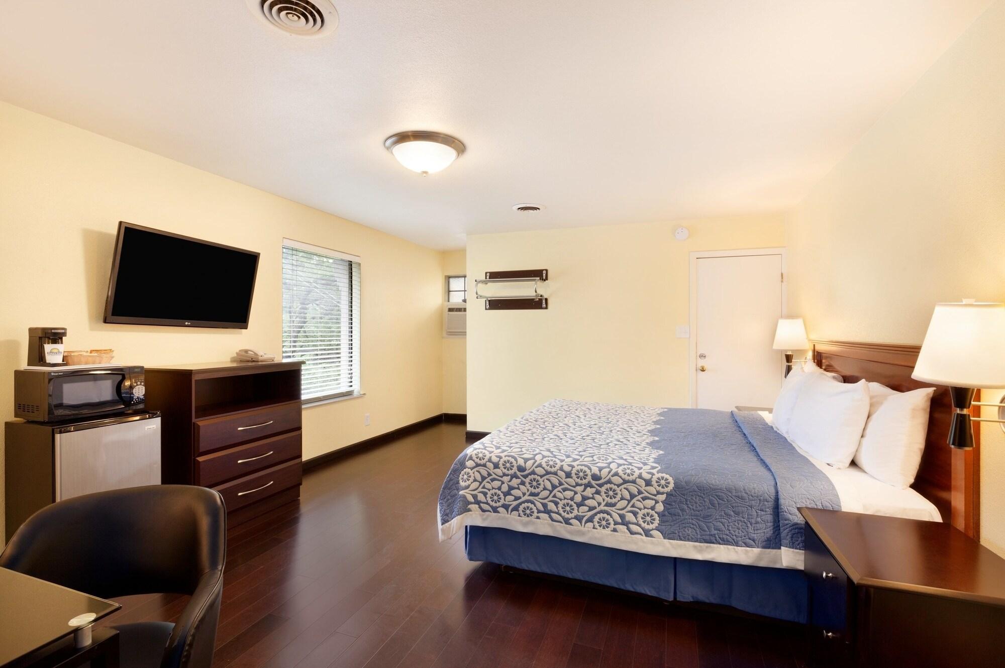 Days By Wyndham Austin/university/downtown Hotel