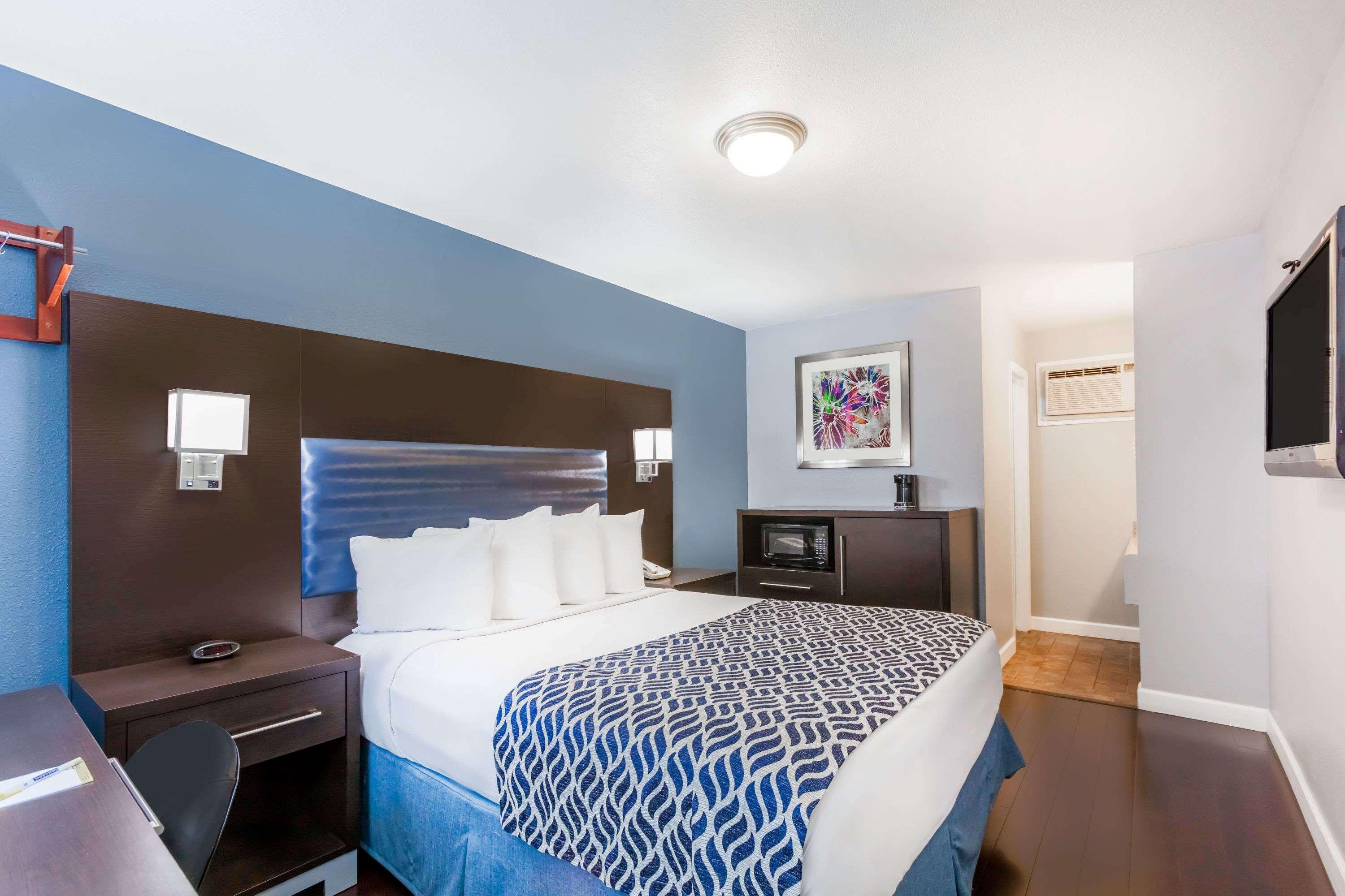 Days By Wyndham Austin/university/downtown Hotel 2*