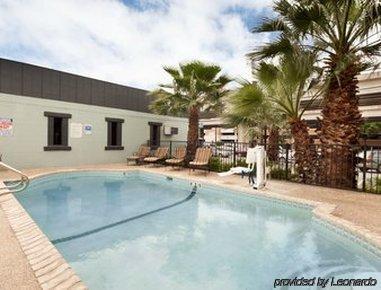Days By Wyndham Austin/university/downtown Hotel