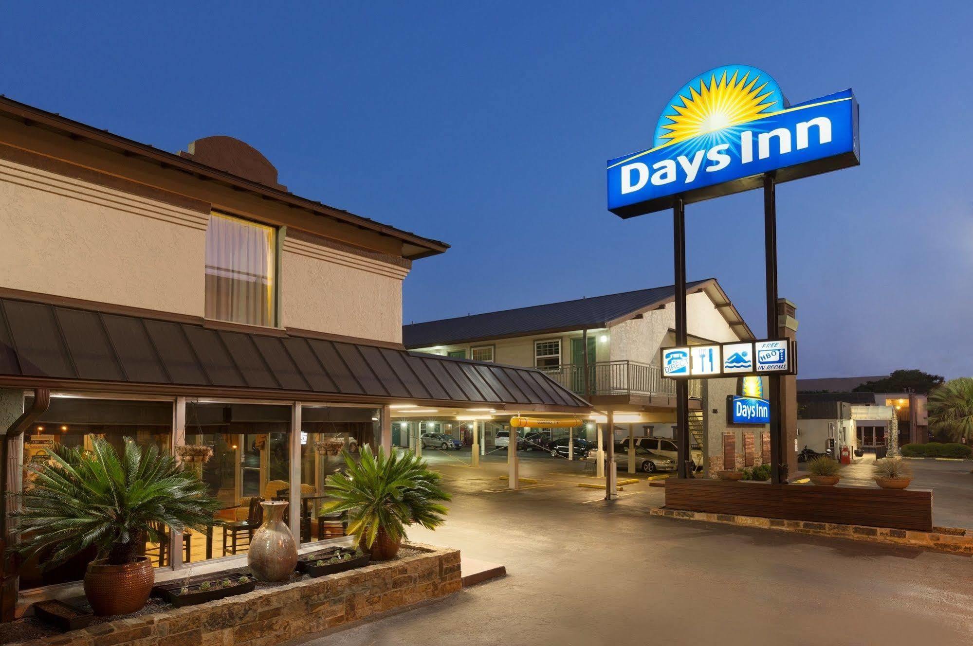 Days By Wyndham Austin/university/downtown Hotel Austin