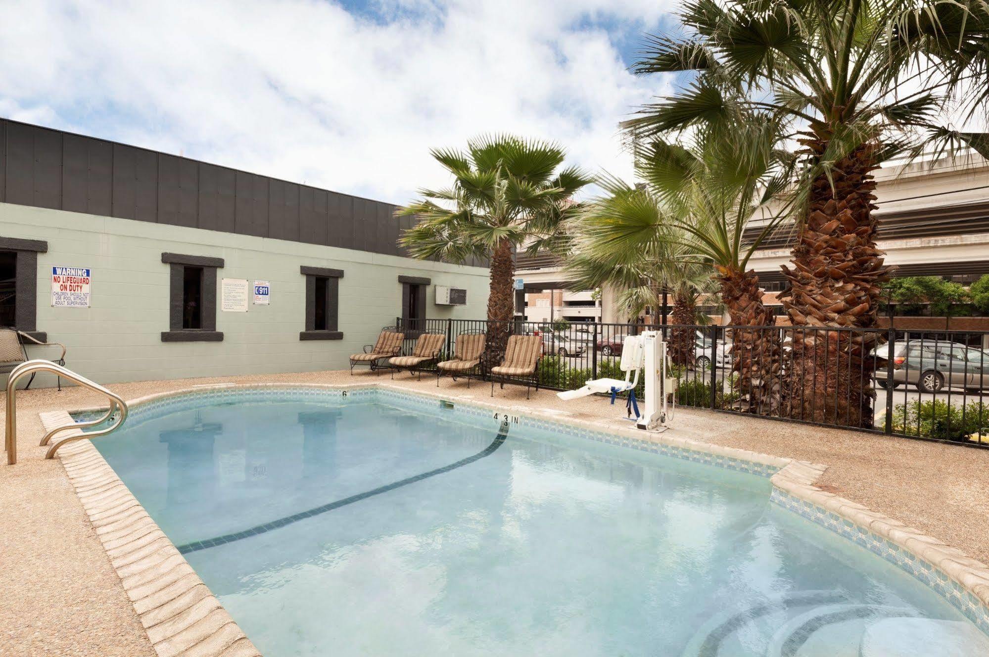 Hotel Days By Wyndham Austin/university/downtown Austin